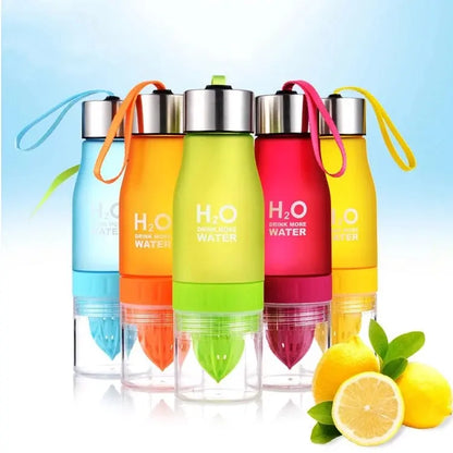 Fitness-6 H²O Fruit Infuser Water Bottle with lemon slices in a 650ml BPA-free plastic bottle for flavored hydration.
