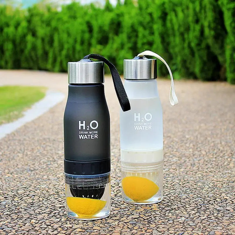 Clear H²O Fruit Infuser Water Bottle by Fitness-6 with colorful fruit infuser and leak-proof lid, ideal for flavored hydration.