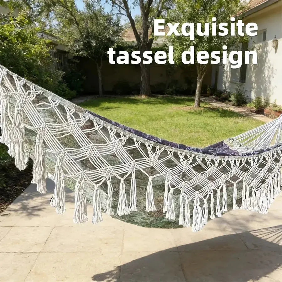 The new Bohemian-style fringed single-person and double-person hammocks are suitable for outdoor garden camping. They come with Zenn Organics Inc