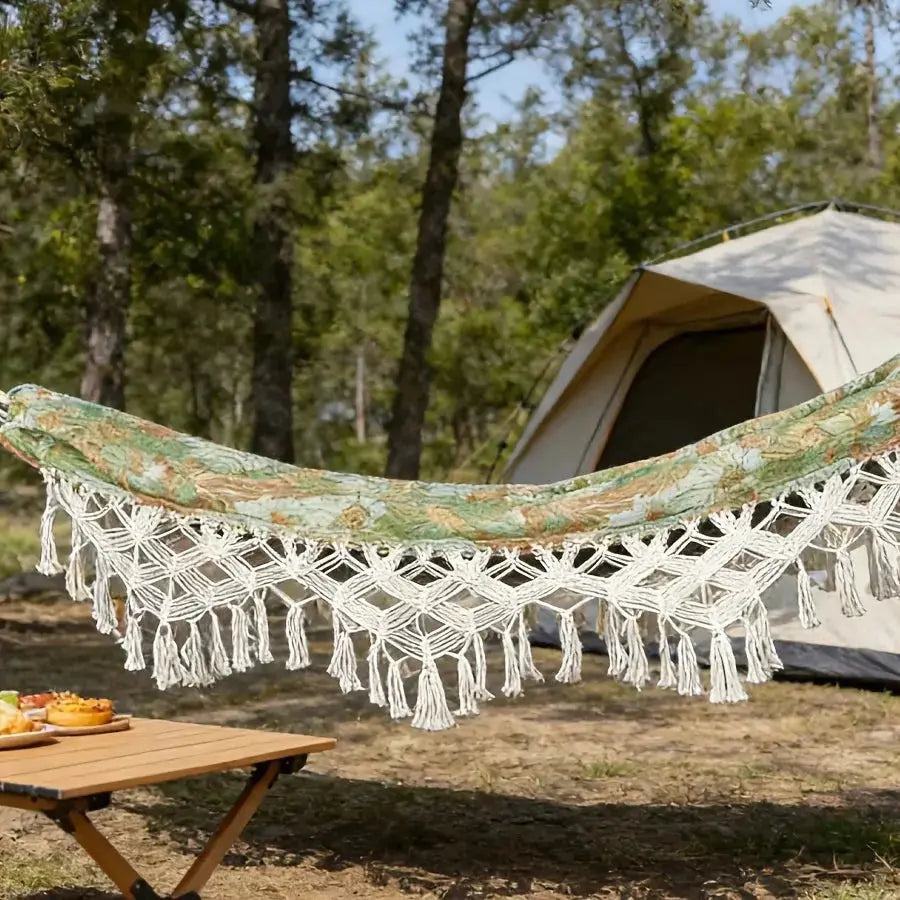 The new Bohemian-style fringed single-person and double-person hammocks are suitable for outdoor garden camping. They come with Zenn Organics Inc